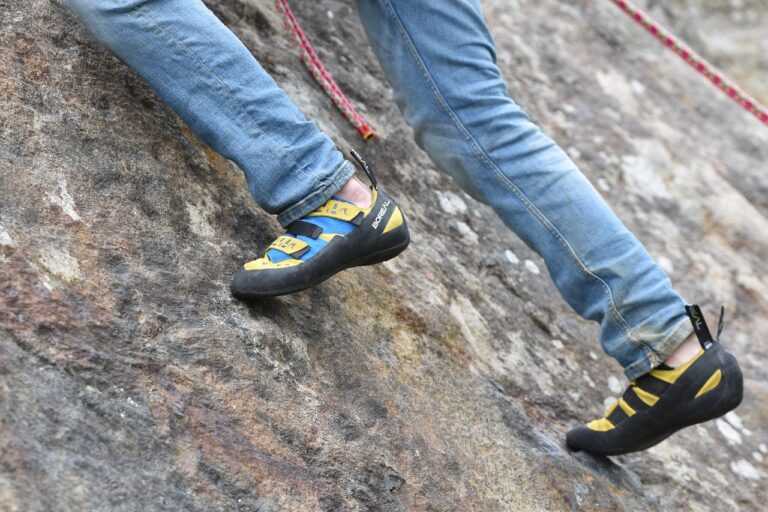 Le chausson d'escalade Capra de la marque Approach Outdoor : un équipement performant et durable