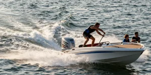 Wakeboard, ski nautique, balade : quelle puissance choisir pour profiter pleinement de son bateau ?